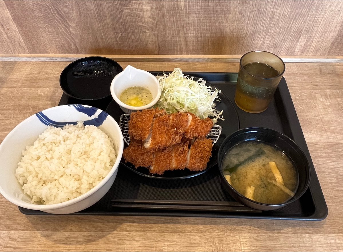 Kyohei_SL's tweet photo. 松のやのガーリックソースのチキンむねかつほんとご飯進む https://t.co/0ZAXN13FLo