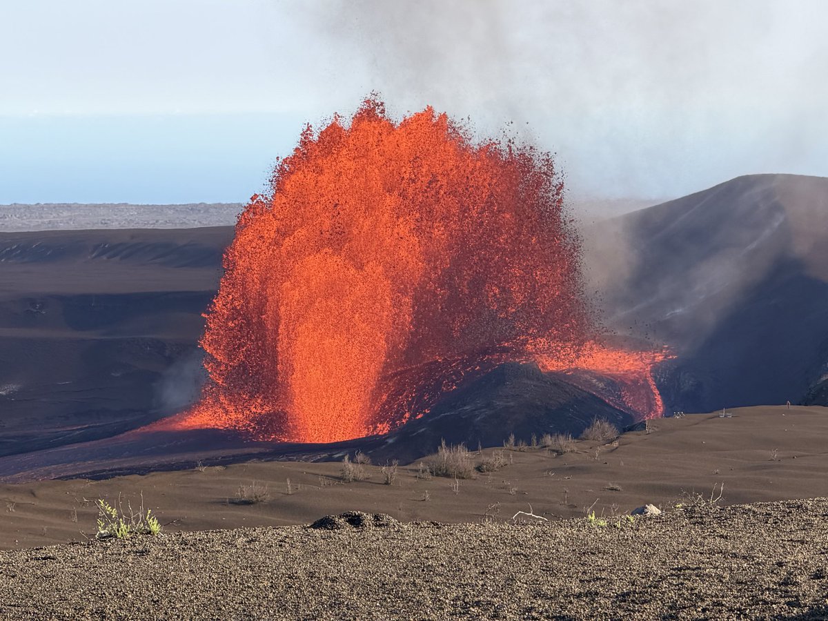 kcwes's tweet photo. KC may be hot but a little hot on the Big Island today as well @fox4wx https://t.co/8VWRpwDmqB