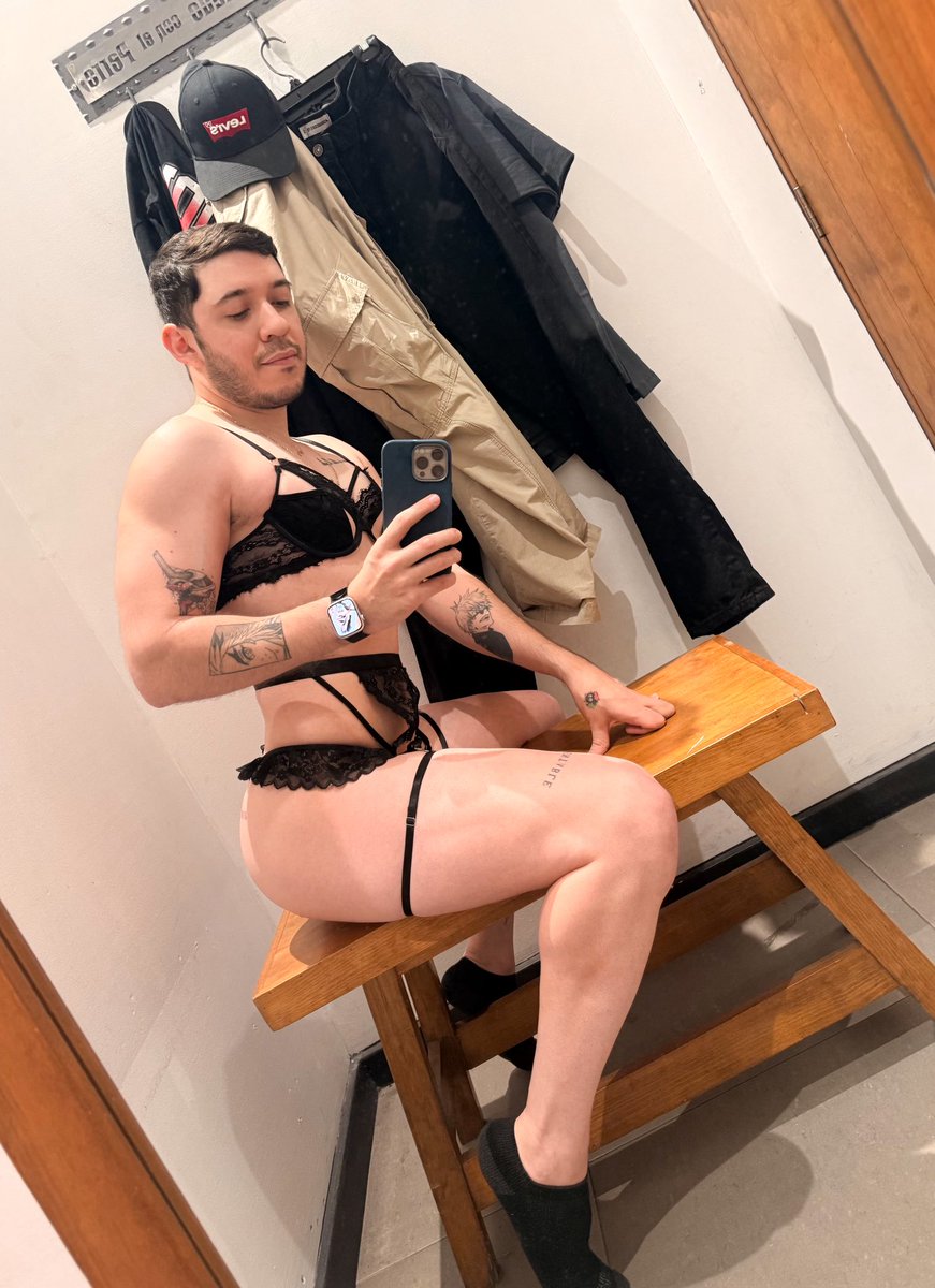 briangca95's tweet photo. Les subí videito con lencería debajo de la ropa. ��� https://t.co/rzGNvM1Tq4