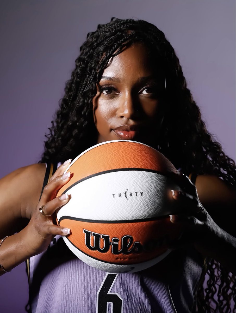 umdwbbfan's tweet photo. Kaila Charles in a 91-71 win:
15 points (season high)
6-12 fgm
5 rebounds
3 steals
21 minutes
+16
#valKAIriesfc🪽 x #proterps🐢 https://t.co/ewps8cf0I2