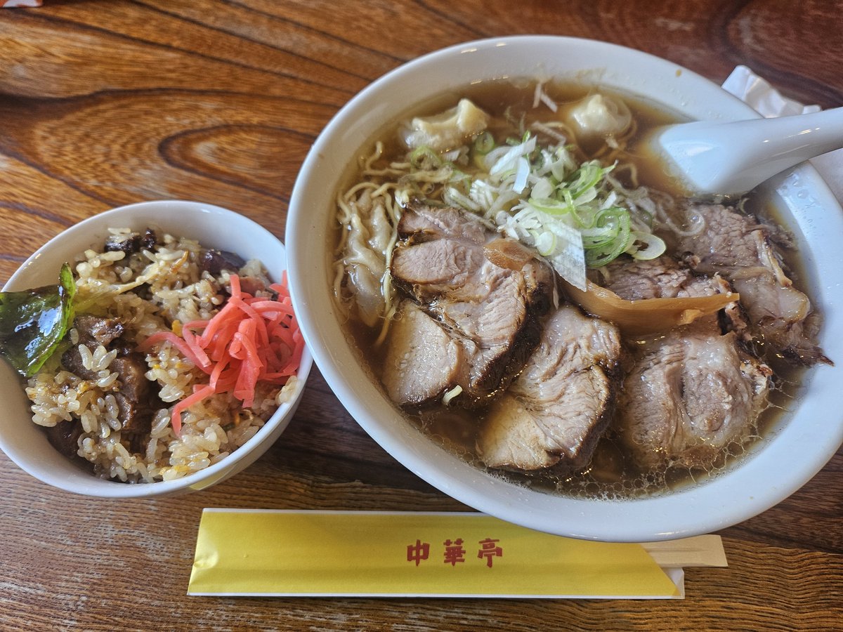 s58io19's tweet photo. ランチ
伊豆の国市寺家「中華亭」さん
ボリュームやばい💦
チャーシューごついw
餃子でかいw
大人気のお店で待ち必須！
ごちそうさまでした😋
#ランチ
#ラ��メン
#伊豆の国市
#中華亭
#チャーシューメン https://t.co/Q3PPNvTie9