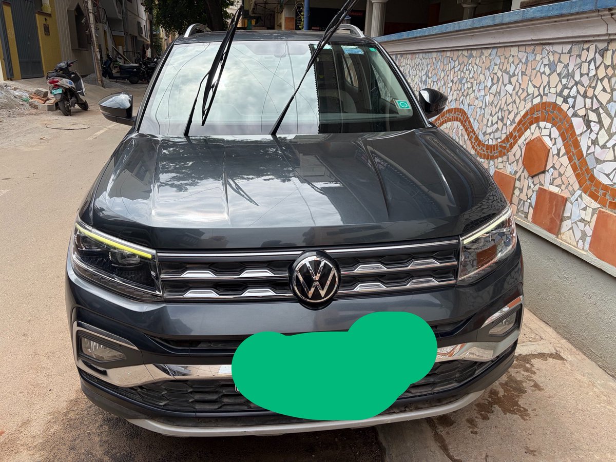 ninjapayyan's tweet photo. @volkswagenindia 

My taigun daylight LED DRL is yellow fading within 3 years and showroom is refusing to replace it , is this what you call a warranty VW ? This is technically a manufacturing defects on those lights. https://t.co/1EOfTDVBlR