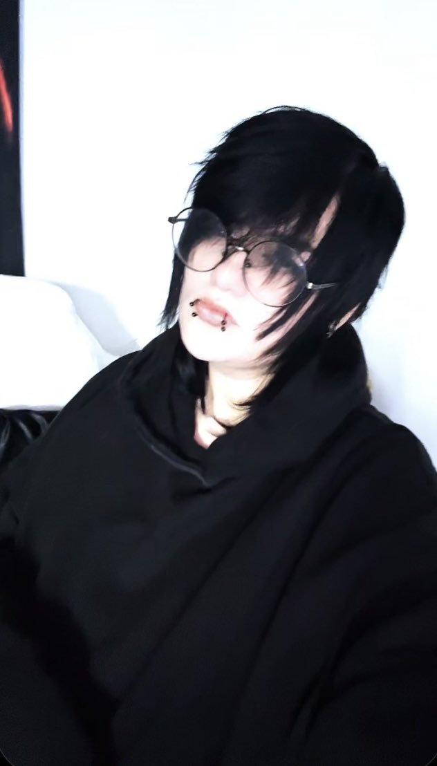OceanAfterHour3's tweet photo. Femboy anyone ? #nsfwtwtًً #femboy #emofemboy #emo #fansly #onlyfans #noods #nsfw https://t.co/0AEsVfYcPw
