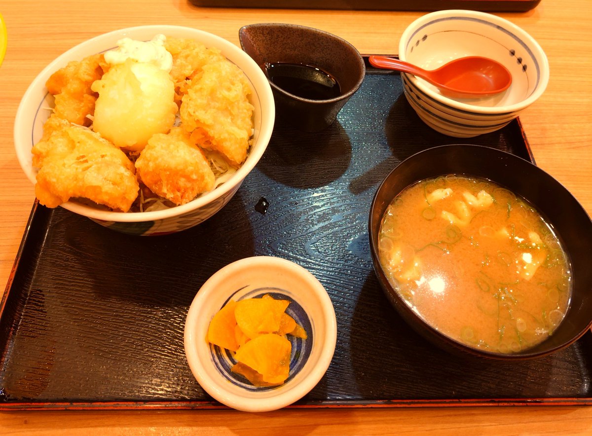 tututu_AT's tweet photo. 限定10食のタルタル丼♥️
美味しい〜〜〜🤗🤗🤗 https://t.co/CxFqgXhPzh
