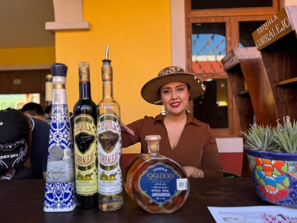 guanajuato's tweet photo. El gran día está muy cerca 🥃✨ Este fin de semana celebramos nuestra historia, tradición y orgullo en el 2º 𝐅𝐞𝐬𝐭𝐢𝐯𝐚𝐥 𝐝𝐞𝐥 𝐓𝐞𝐪𝐮𝐢𝐥𝐚 𝐆𝐮𝐚𝐧𝐚𝐣𝐮𝐚𝐭𝐞𝐧𝐬𝐞🥳🇲🇽Prepara el brindis con la familia y los amigos porque nos vemos este sábado 15 de agosto en una edición sumamente especial, enmarcada en las celebraciones por el 125 aniversario de nuestra ciudad 🏙️

🎉 Es una fiesta llena de sabor, música y las mejores casas tequileras de la región 🎤🪗🥃Toma nota de todos los detalles para armar tu plan 📝👇📅 Fecha: Sábado 15 de agosto.⏰ Horario: De 12:00 p.m. a 10:00 p.m.📍 Lugar: Centro de Atención a Visitantes, Corralejo de Hidalgo.

 "Aquí es #Pénjamo, cuna de historia y tequila" 🤠🌵  allá nos vemos 🤝🥃 Más información con Gobierno de Pénjamo