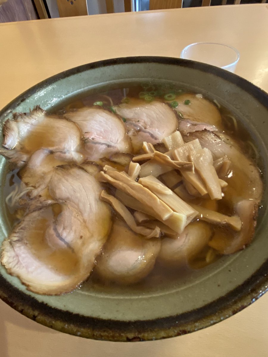 RPGkei618's tweet photo. チャーシュー大盛りメンマ盛り付けラーメン https://t.co/riFt21oR2C