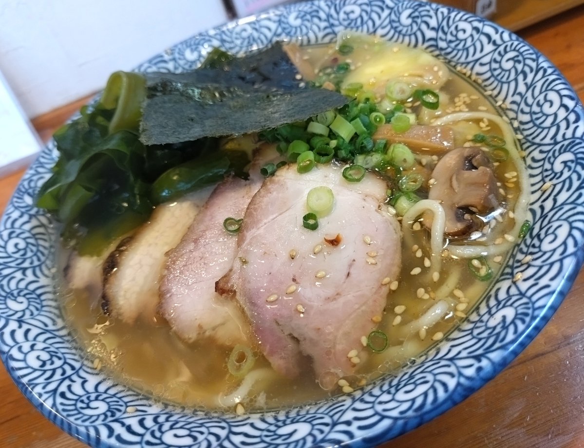 masa0910424's tweet photo. はるゆたかちゃーしゅーわんたんめんハーフ(山塩小僧Ver.)+わかめ🍜
お盆の支度をすませ、至福の時間👍 https://t.co/LrQY9cTZKT
