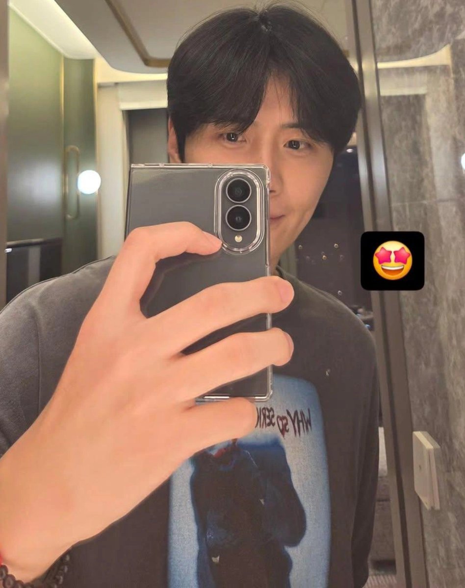 myjuyz_seonho's tweet photo. kim seonho's mirror selfies 🤩🫶 https://t.co/DOauzTGMgK