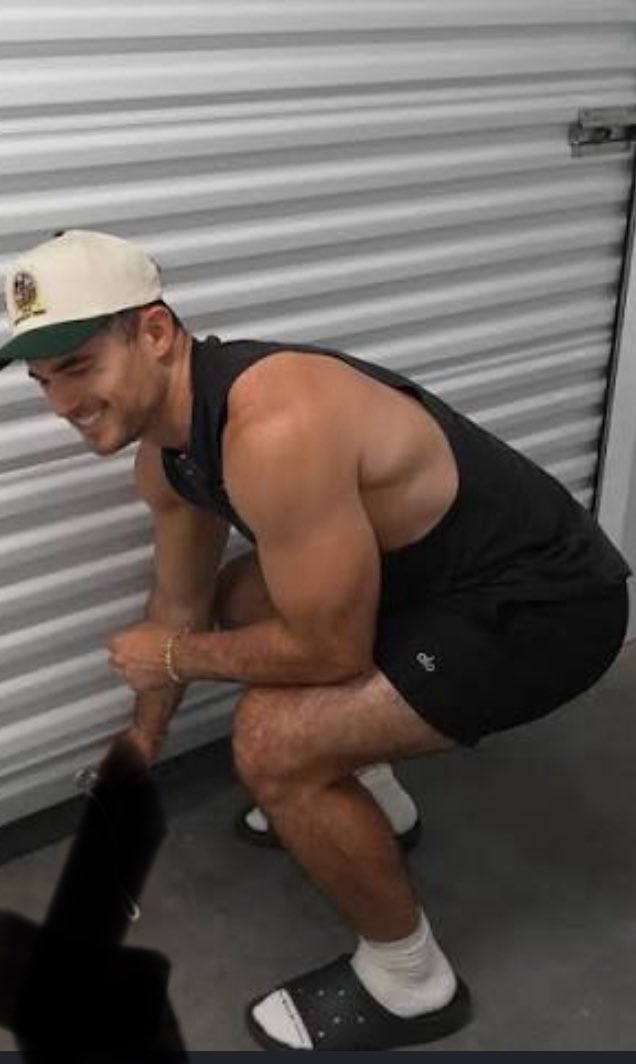 64rdhn's tweet photo. Sambucha loves to show his biggest fans his stinky asswhole https://t.co/oURUpUPrdD