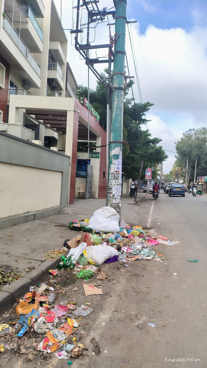 PVallabha1990's tweet photo. @krishnabgowda @GBA_office @ICCCBengaluru 

The issue isn't fixed past 1.5 years. Despite multiple complaints.  Civic issues, need to have camera installed and find those ppl. 

Chunchgatta Main road. https://t.co/Ug3AtjHNvA
