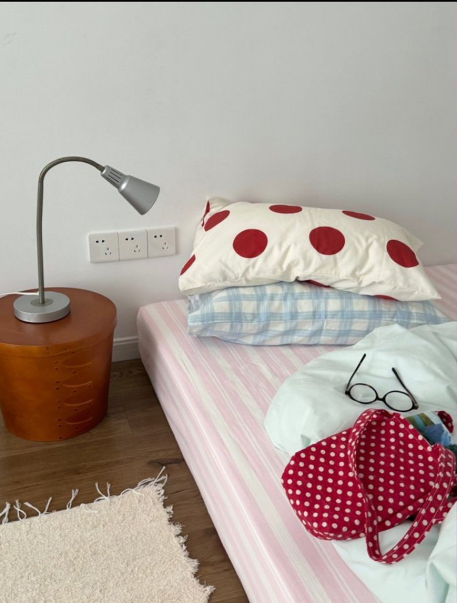 cornersandlight's tweet photo. That vintage Korean girl bedroom aesthetic for a chill summer vibe. https://t.co/vJEeEDrID8