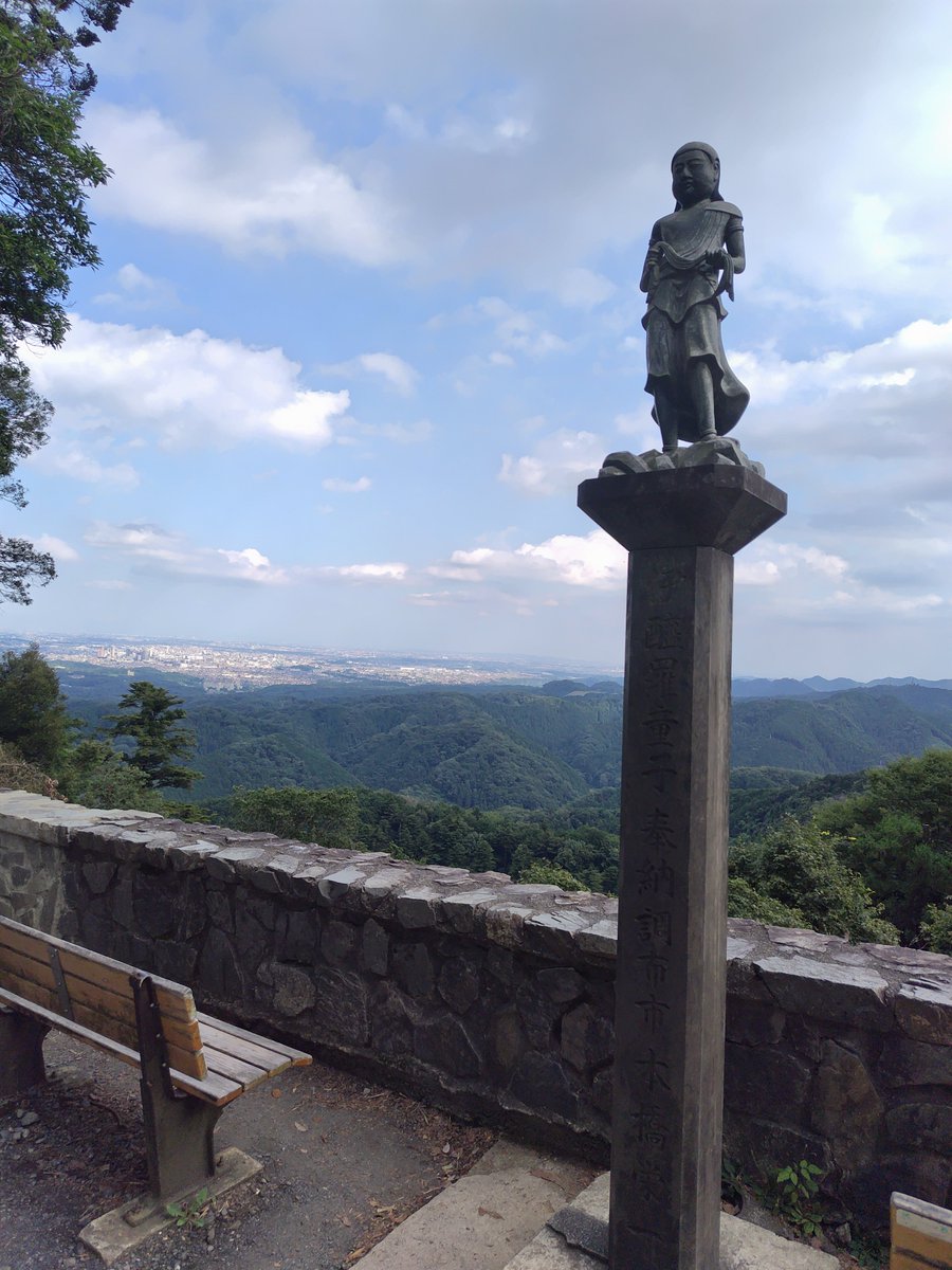405ontheroad's tweet photo. 軽く高尾山に行ってきました。といっても登山ではなくロープウェイで上に行きそよ風に吹かれながら景色を眺める…これだけでも心地よいひととき☺遅い時間で近くのさる園は閉園準備中でした😅今度はさる園行こうと言いながら姉とロープウェイで下山しました🚡高尾山の人気がわかりましたよ✨️＃高尾山 https://t.co/P7gJM6b8EL
