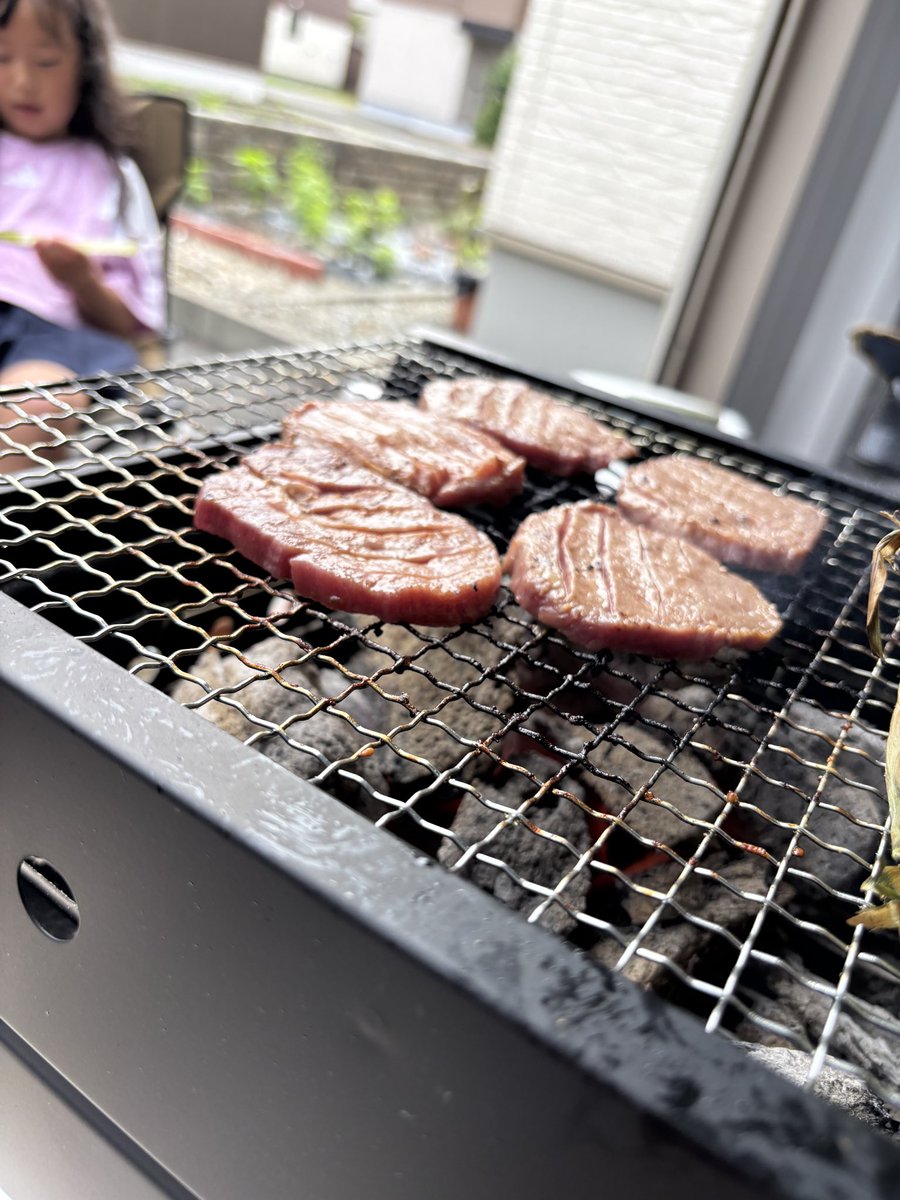 TdWv8yc's tweet photo. BBQ🍖スタート▶️
この牛タン美味すぎです😋
#アニキ https://t.co/U3At7xWurP