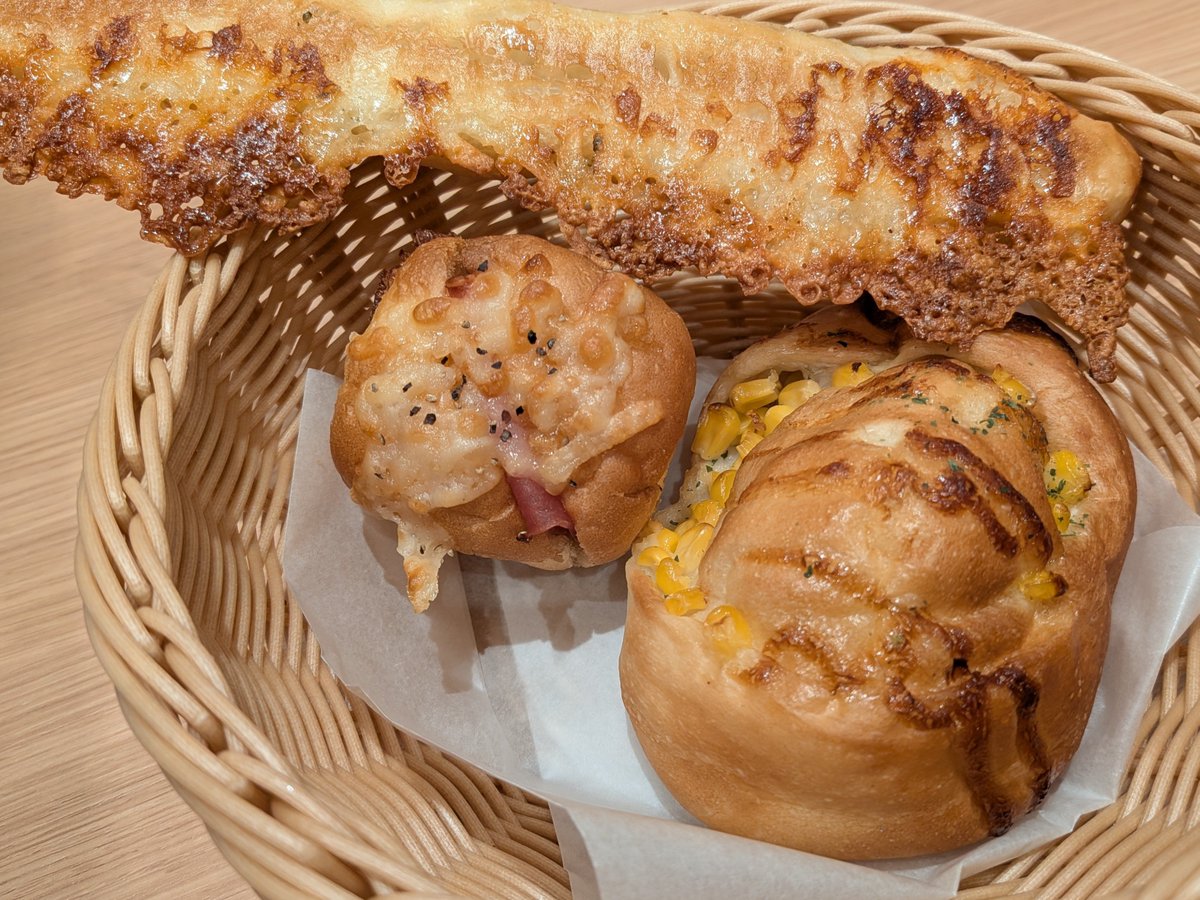 mana_tweet29's tweet photo. 昨日の夜はお友達とトリエのパン食べ放題BAKERY RESTAURANTへ。たくさんパン食べちゃったけれど案外自分でつくったカ���クートサンドの方が美味しかった(笑)2日連続のお昼はカスクート。
#調布
#トリエレストラン
#パン食べ放題
#夏休み中
#ベーカリーレストラン https://t.co/yQTCwKqdhK