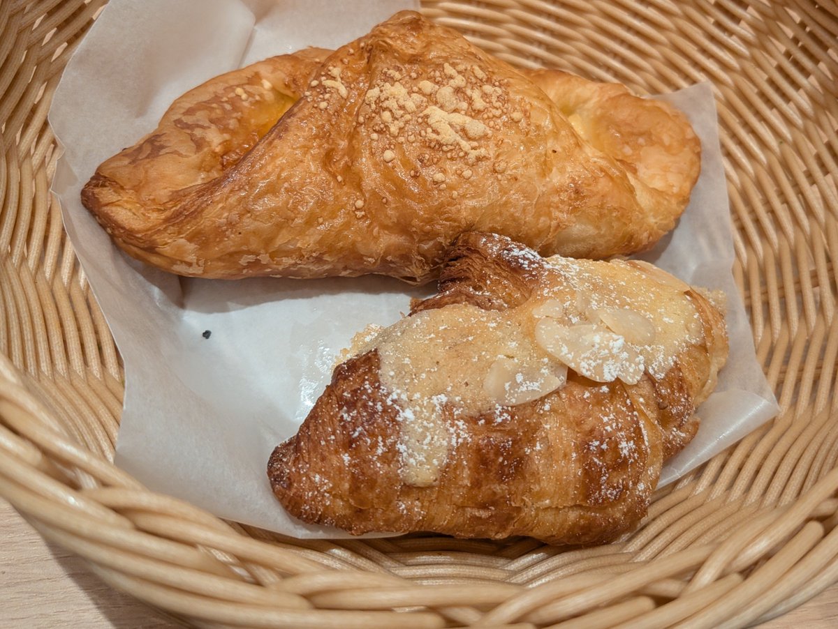 mana_tweet29's tweet photo. 昨日の夜はお友達とトリエのパン食べ放題BAKERY RESTAURANTへ。たくさんパン食べちゃったけれど案外自分でつくったカ���クートサンドの方が美味しかった(笑)2日連続のお昼はカスクート。
#調布
#トリエレストラン
#パン食べ放題
#夏休み中
#ベーカリーレストラン https://t.co/yQTCwKqdhK