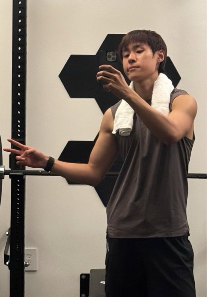 muldemht's tweet photo. พี่มาออกกำลังกาย

.

เราออกมาหาอะไรกิน https://t.co/7Tk7BfSe0n