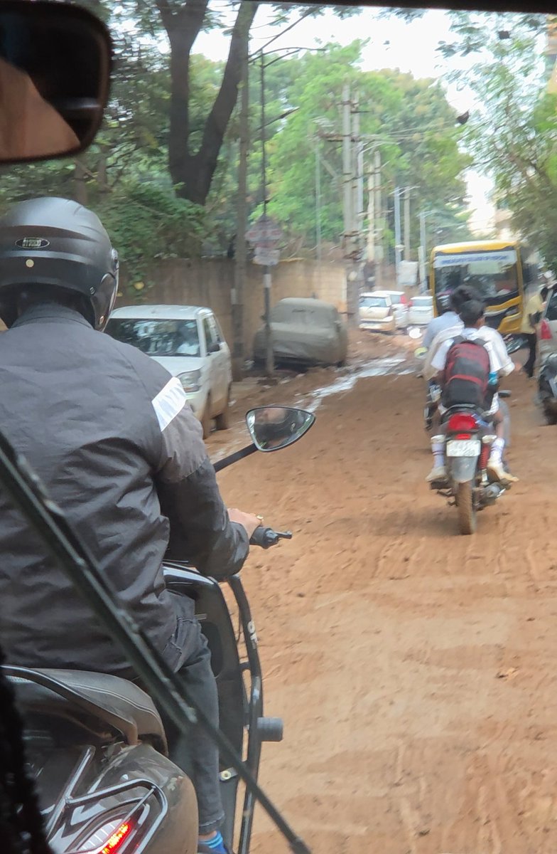 v_renz28430's tweet photo. @Bathakaexe @krishnabgowda The road conditions in Anantha Nagar and Kammasandra are absolutely terrible!  The authorities have been completely silent and haven't taken any action. https://t.co/NmItqFvTN4