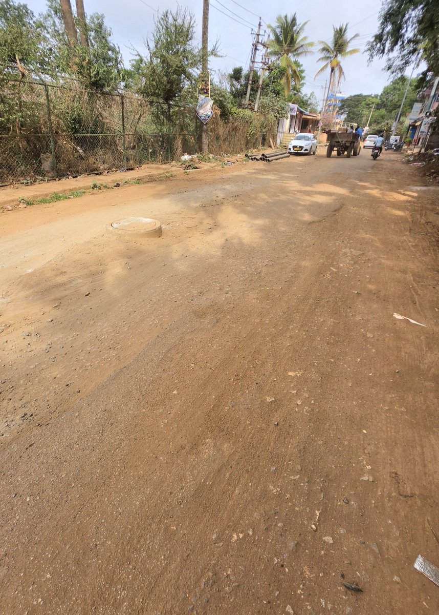 v_renz28430's tweet photo. @Bathakaexe @krishnabgowda The road conditions in Anantha Nagar and Kammasandra are absolutely terrible!  The authorities have been completely silent and haven't taken any action. https://t.co/NmItqFvTN4