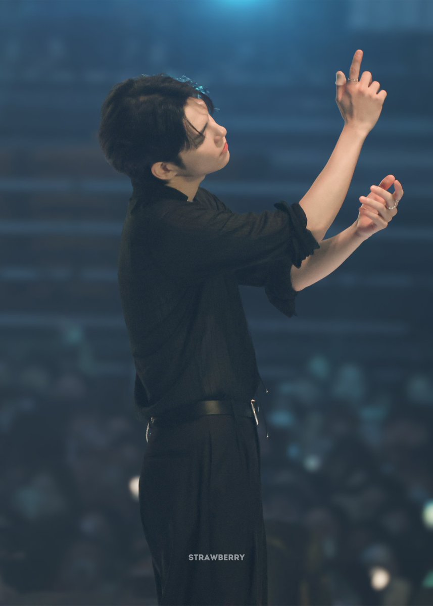 strawberry_6___'s tweet photo. 260705〈The DECADE〉FINALE in SEOUL
총 쏘는 자세 너무 남자야

#원필 #WONPIL #데이식스 #DAY6 https://t.co/RjEoLlqZWg