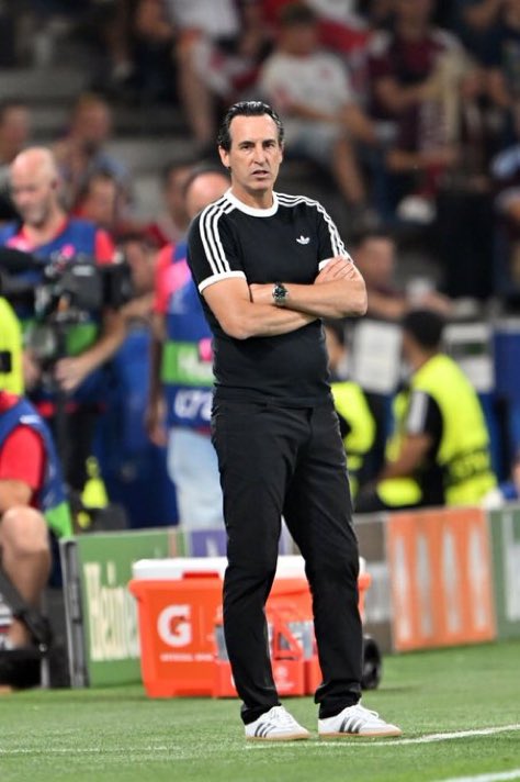 ZoneFootActu's tweet photo. 🚨🌕 UNAI EMERY 🇪🇸 VOIT KVARATSKHELIA 🇬🇪 COMME LE GRAND FAVORI POUR LE BALLON D’OR !

🎙️ conf. de presse 
« Il a tout ce qu’il faut pour remporter ce trophée ! » https://t.co/dD0SimnJiH