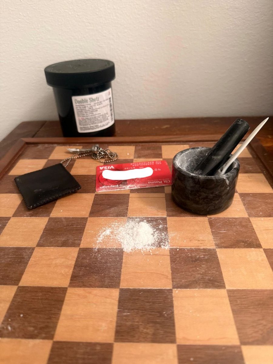 DeeBoysz's tweet photo. What do y'all use as drg table/mat?
I use chess ♟️ board #drugtwt #coketwt https://t.co/kCg31cP1Rm