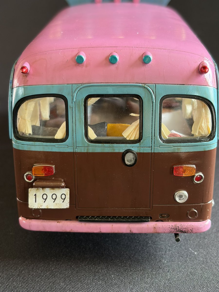 nicca64333302's tweet photo. 嫁ちゃんが嵐ファンでして😁
自分の趣味の模型作りを普段から支えてもらっているので、それを生かして嵐のシングル「Five」のジャケットに登場するバスを作ってみました！
普段はカーモデルは作らないので拙い作品ですが、
嵐ファンの方も温かい目で見てやってください☺️

#嵐
#arashi 
#プラモデル https://t.co/TV0833eeQt