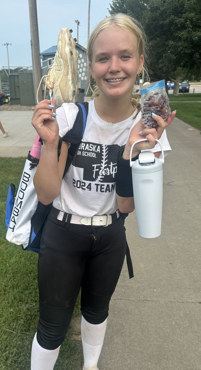 SewardSoftball's tweet photo. Practice player of the day is Big Al @ali_theobalddd maximum effort all day every day. 
Her communication &amp; leadership for the young guns has been great. 
She loves the game &amp; the grind! We love she’s on our team @SewardBlueJays https://t.co/VsUxSWHYo3