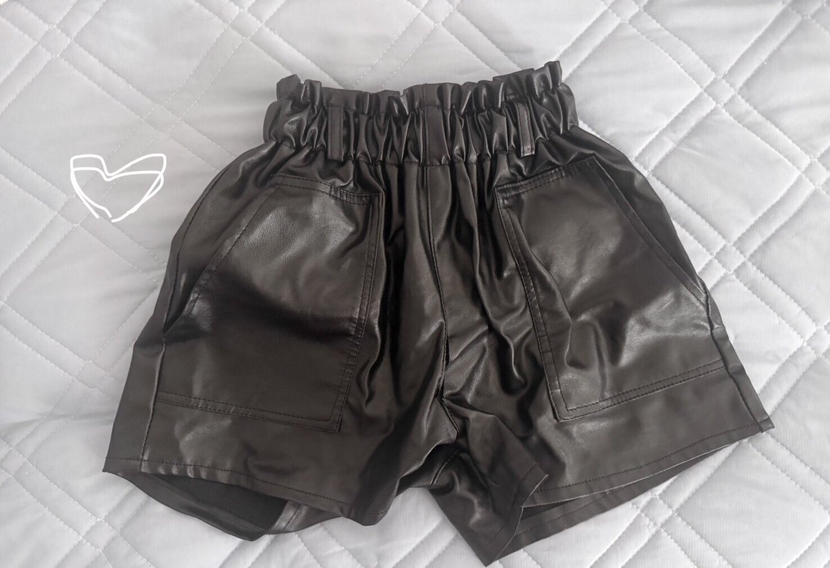 qqtn20's tweet photo. サイズ変わって履けなくなったショートパンツ3000円〜売りたいです😭まだあります！
購入して頂けたら着画も送ります！♡♡
 #私服販売  #ギャル服  #ギャル下着  #下着売ります  #ギャル https://t.co/mfVq3d3gWL