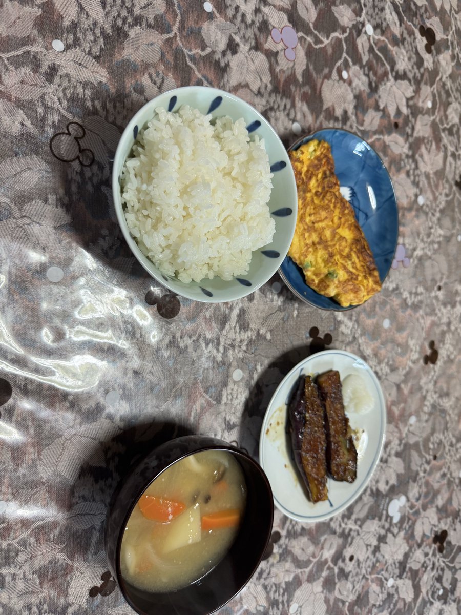 RaptorVelozA's tweet photo. 適当に作ったご飯in実家 https://t.co/LRYtxw1yub