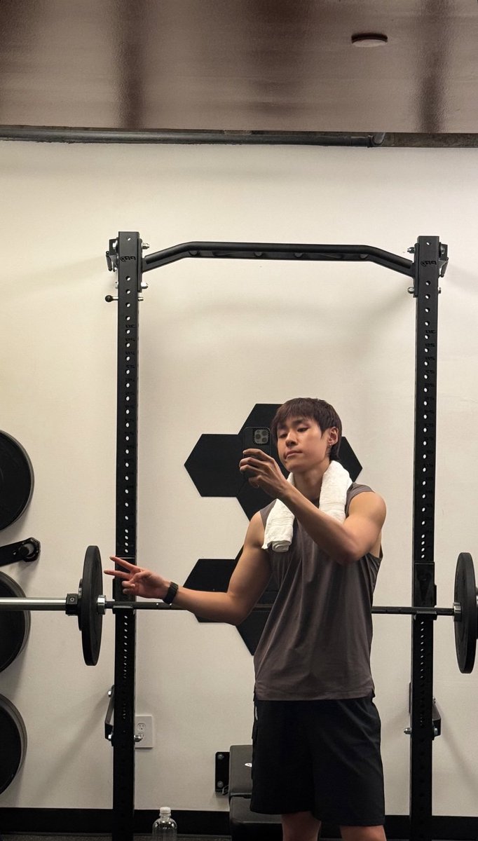 AFN___04's tweet photo. แฝดคนเอียงซ้ายอีกคนเอียงขวา คอจะบ่นิ

 #nnutdan #TuiChayatorn https://t.co/j6xx2xGewh