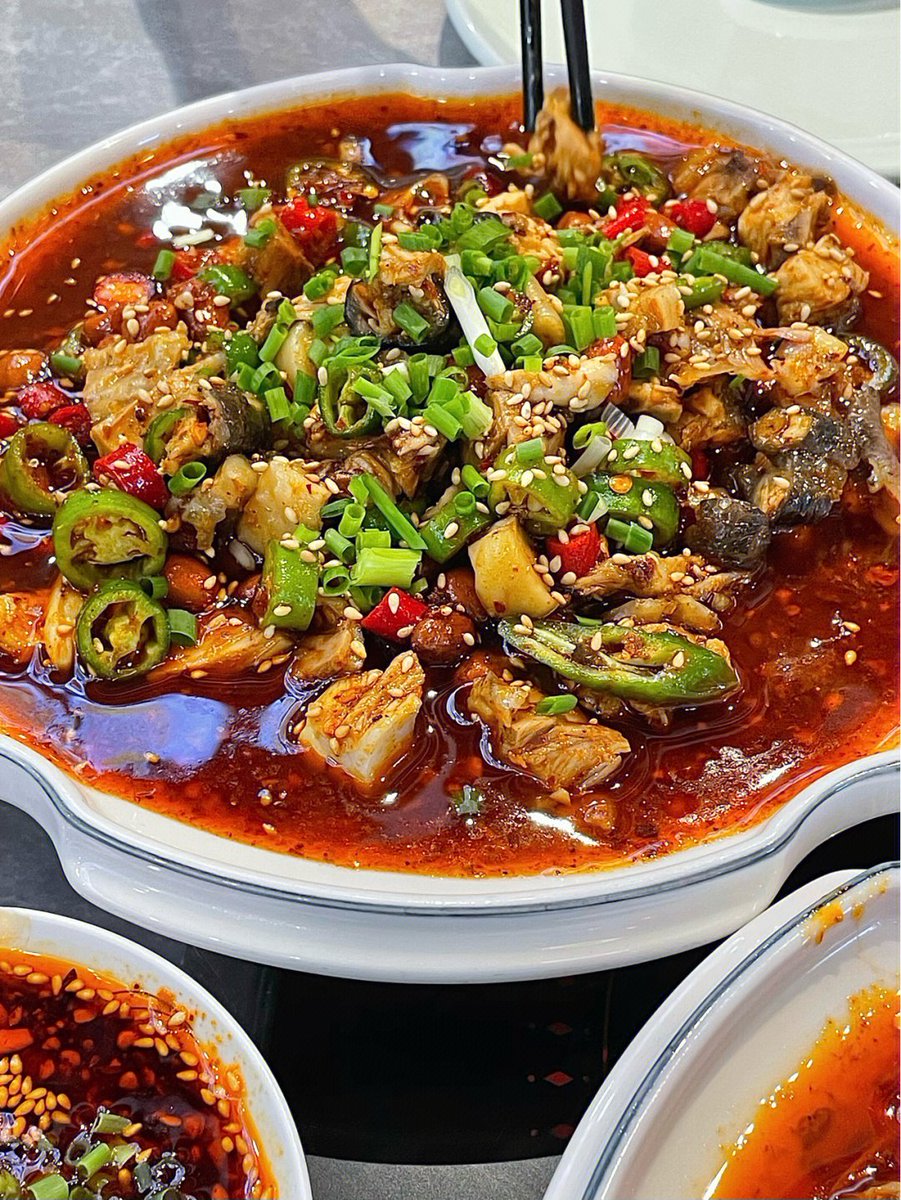 SuperJa888's tweet photo. 辣的魅力是：第一口说“有点狠”，第三口已经开始找冰饮。你心中最能打的辣味是哪种？🌶️ https://t.co/Ws3uuIHSeN