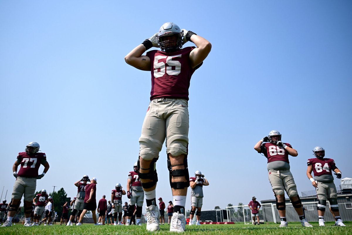 MontanaGrizFB's tweet photo. 𝐈𝐭 𝐚𝐥𝐥 𝐬𝐭𝐚𝐫𝐭𝐬 𝐮𝐩 𝐟𝐫𝐨𝐧𝐭 💪

Special shout out to the big boys on the O &amp; D Lines 🫡

#GoGriz x #GrizCamp https://t.co/zu5FUe9hpU