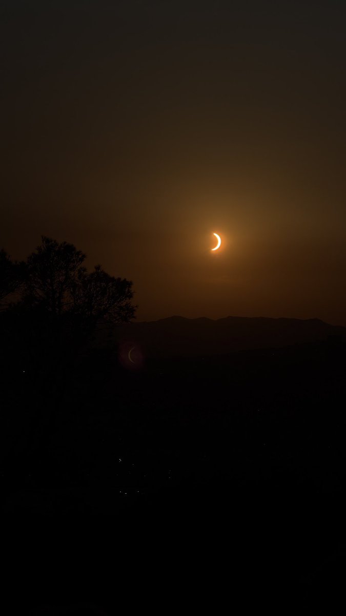 ignisanimae's tweet photo. Solar Eclipse over Barcelona today https://t.co/GWeyv4IcYb