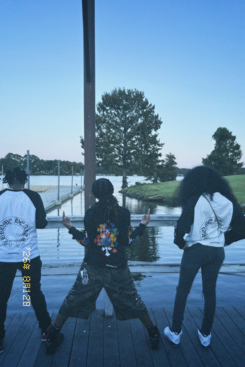 Mira2pretty_4u_'s tweet photo. We go Chrome can’t fw us 🤞🏾 https://t.co/UUR0wuGLiH