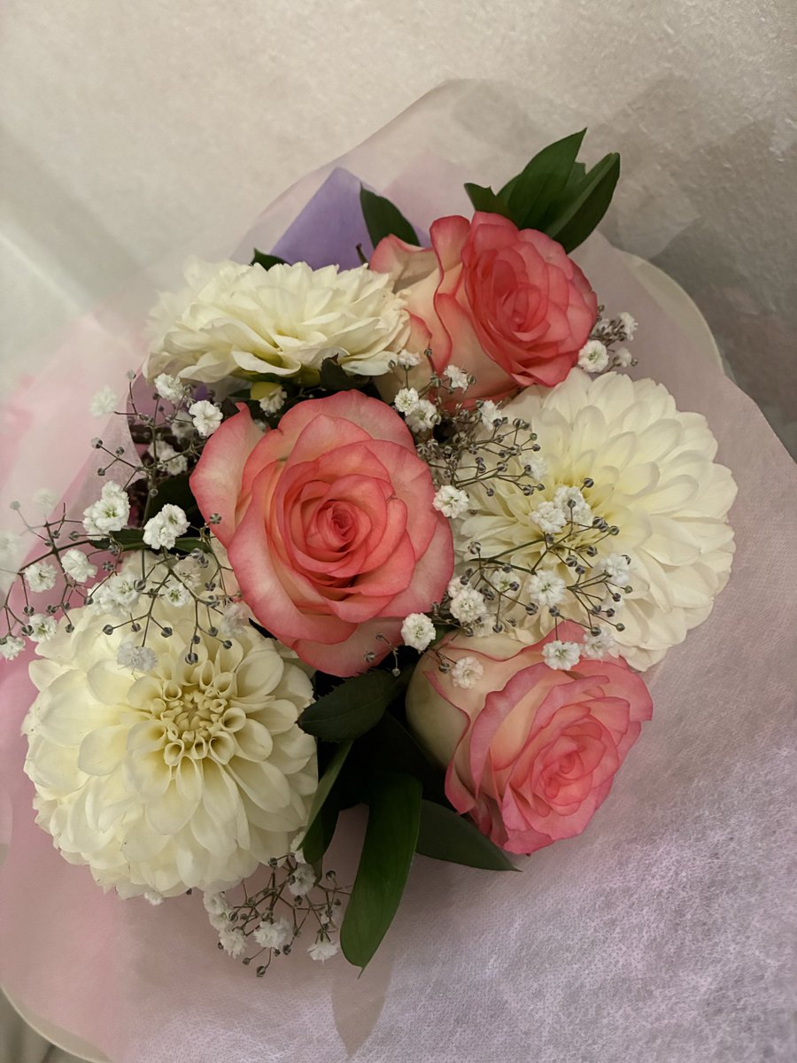 iyo1424's tweet photo. 2026.07.22
4回目の結婚記念日💍
お花もらったのはプロポーズ以来でびっくりした🌷ありがと😊 https://t.co/EvBSs8xXEK