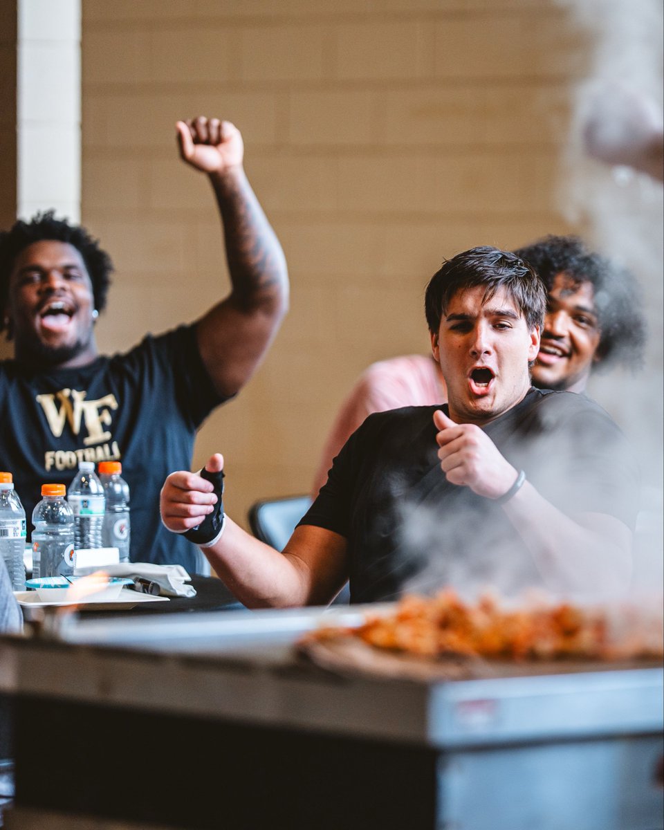 WakeFB's tweet photo. Hibachi night for the offense 👨‍🍳 https://t.co/IKGQq2jUyd