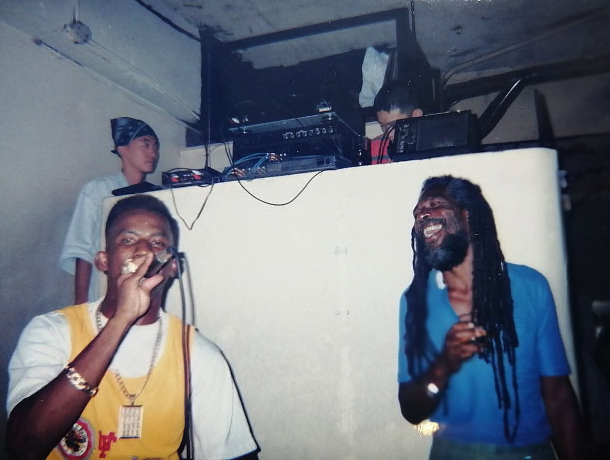 clubbuddha's tweet photo. ★1992年 @ club buddha
ダディースクリューとボブアンディー!!
セレクターはラガマフィンゴーゴーズ!!
Bob Andy - Unchained (Studio One)
https://t.co/W7ozVFzUeE https://t.co/CD83yuhyJb