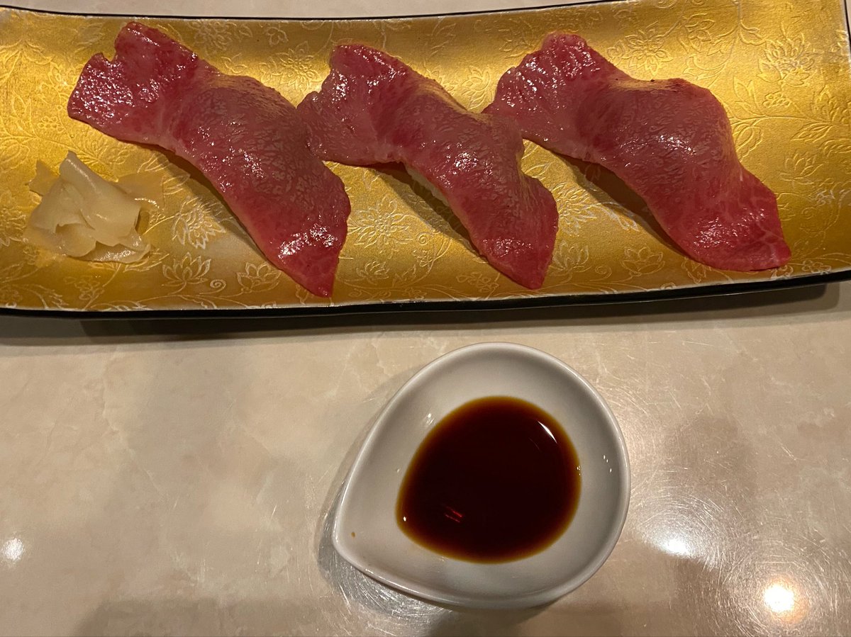 bebu265's tweet photo. 東京遊びに行った際の焼肉
お肉美味しかったしユッケや握りは初めてだったのでとてもいい体験になりました https://t.co/sTF082PrjO