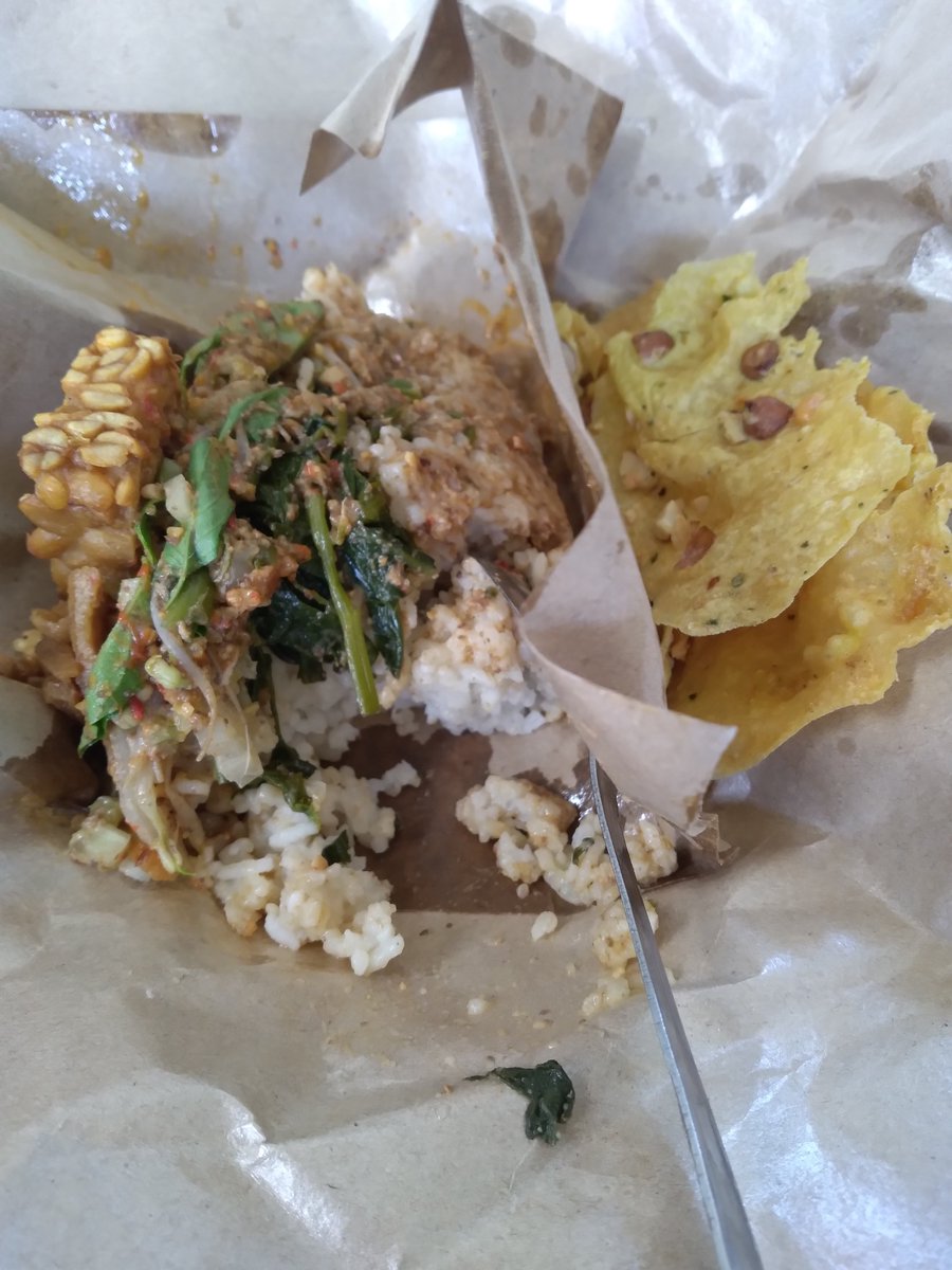 arivata_nova's tweet photo. Sarapan yang kesiangan kak 
Mari makan 🙏 https://t.co/dYlDiL7xFQ