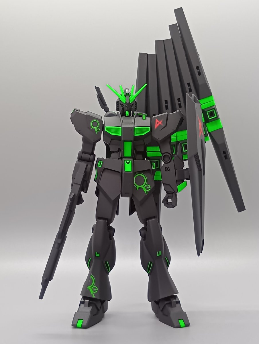 ackeypapa's tweet photo. エコプラの EG νガンダム、完成しました。台風の雨の合間でトップコートして完成。夏休みは積みプラ崩しを加速させたいけど、天気がいまいちなので塗装が滞ってます。
#ガンプラ https://t.co/mh1NzJzfMS