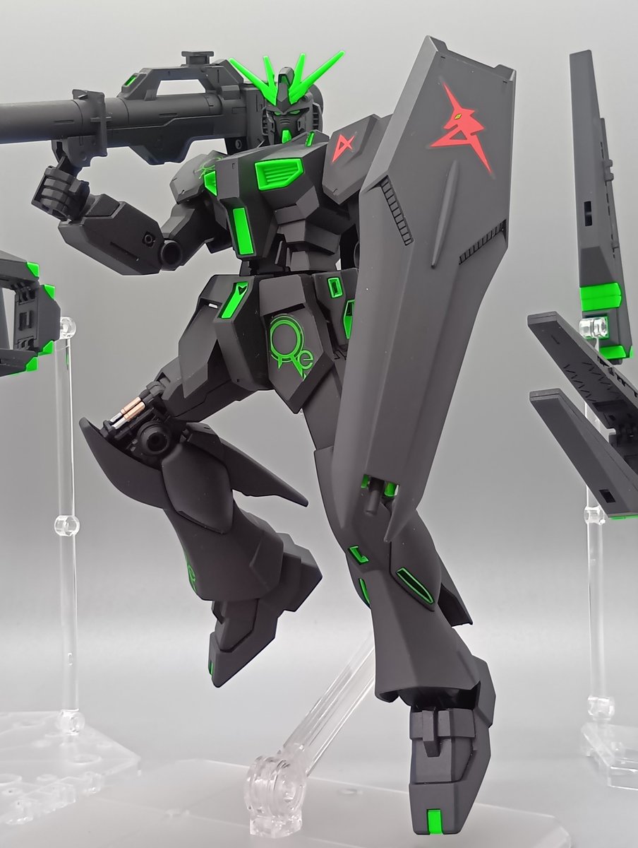 ackeypapa's tweet photo. エコプラの EG νガンダム、完成しました。台風の雨の合間でトップコートして完成。夏休みは積みプラ崩しを加速させたいけど、天気がいまいちなので塗装が滞ってます。
#ガンプラ https://t.co/mh1NzJzfMS