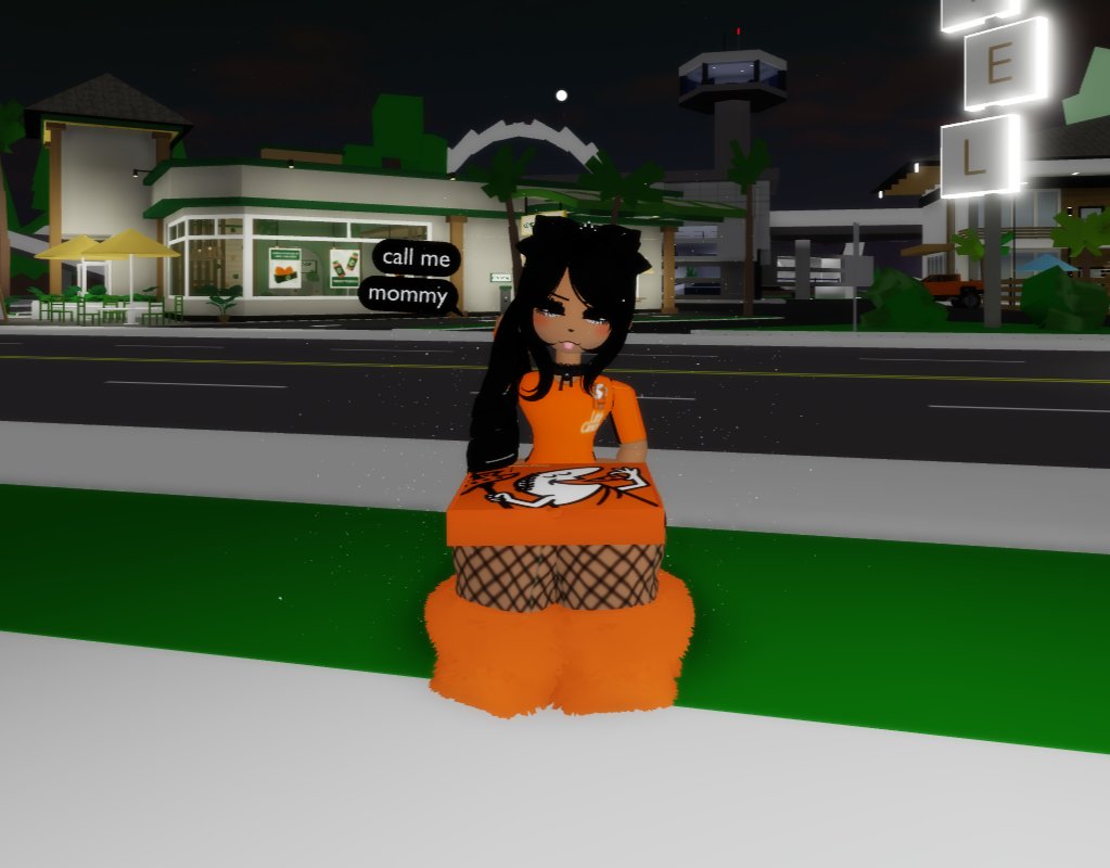 Webitxl's tweet photo. Resumen de la suscripción estándar, incluye: jugar condos, brookhaven, avatar catálogo etc, jugamos las veces que quieras y a la hora que quieras, y por tiempo limitado podrás personalizar mi skin en esta suscripción, la suscripción es solo de 100 Robux 💗💗 https://t.co/ZEJdZyy3KJ
