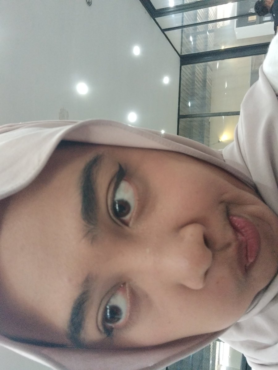 Oyysoyy's tweet photo. udh gak sabar meninggalkan kantor 4/10 ini https://t.co/V5DsAFf7xF