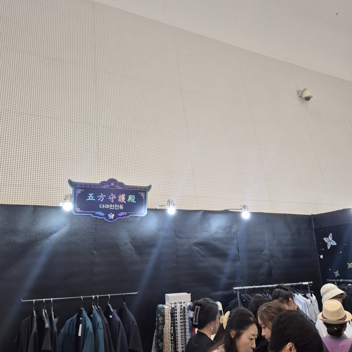 zzyavi_'s tweet photo. 듀듀듀바바
한복상점
다래원한복에 왔어요 https://t.co/2c0jp0p9cN