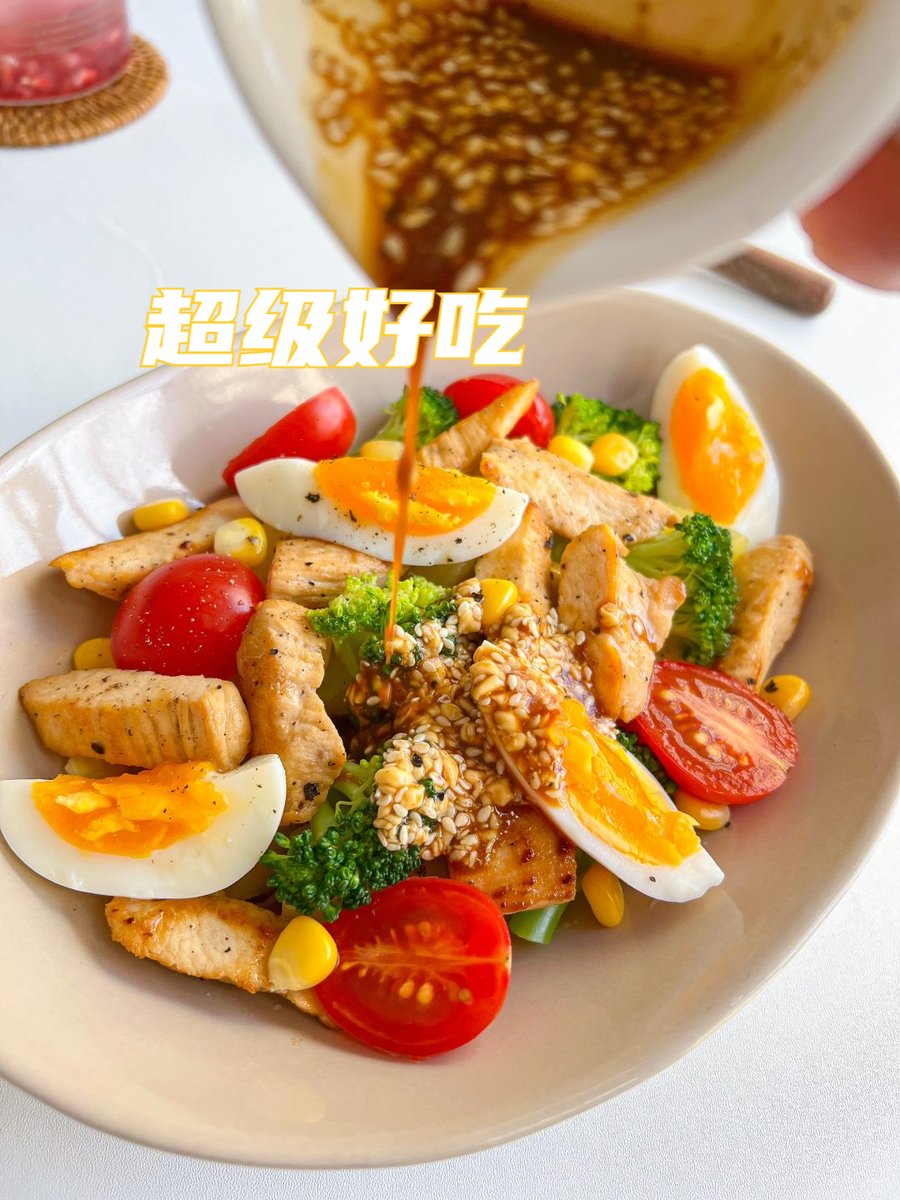 saurabhattack's tweet photo. [Lunch win! Grilled chicken + quinoa bowl with roasted broccoli u0026 cherry tomatoes  High in protein, low in carbs—perfect for fat loss. Fuel your body right!] https://t.co/bj7WjFedUL
