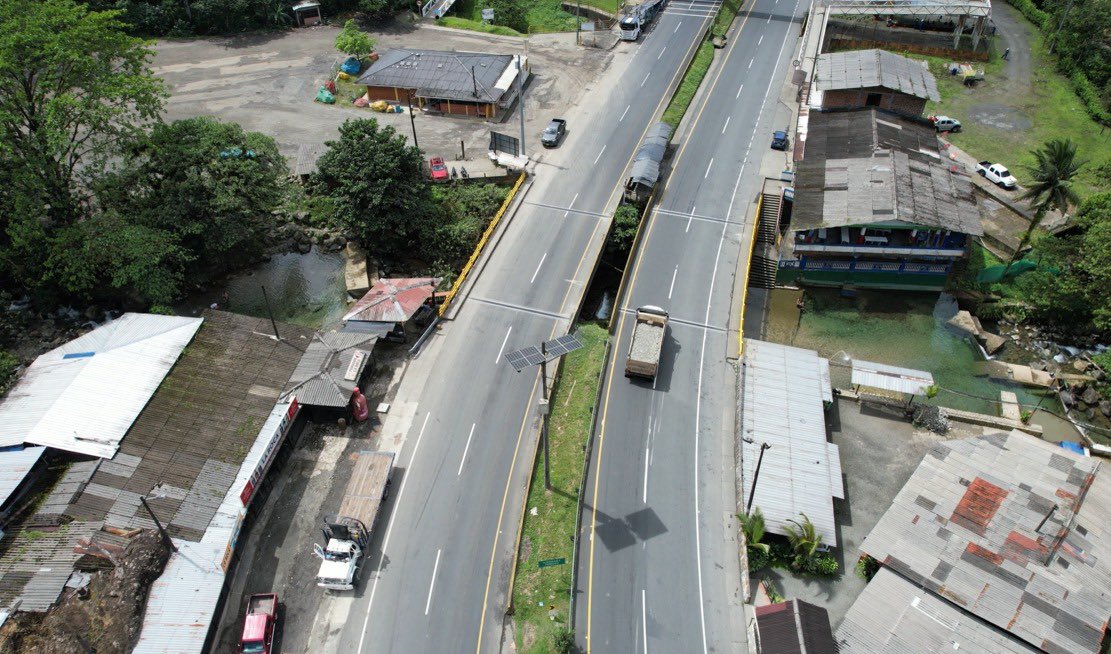 ANI_Colombia's tweet photo. 🚨¡Atención! usuarios de la vía Buga–Buenaventura: entre las 10:00 p. m. de hoy, 12 de agosto, y las 6:00 a. m. del 13 de agosto, solo se permitirá el paso controlado de vehículos livianos en el PR 69+400. https://t.co/sUI1VznlkI