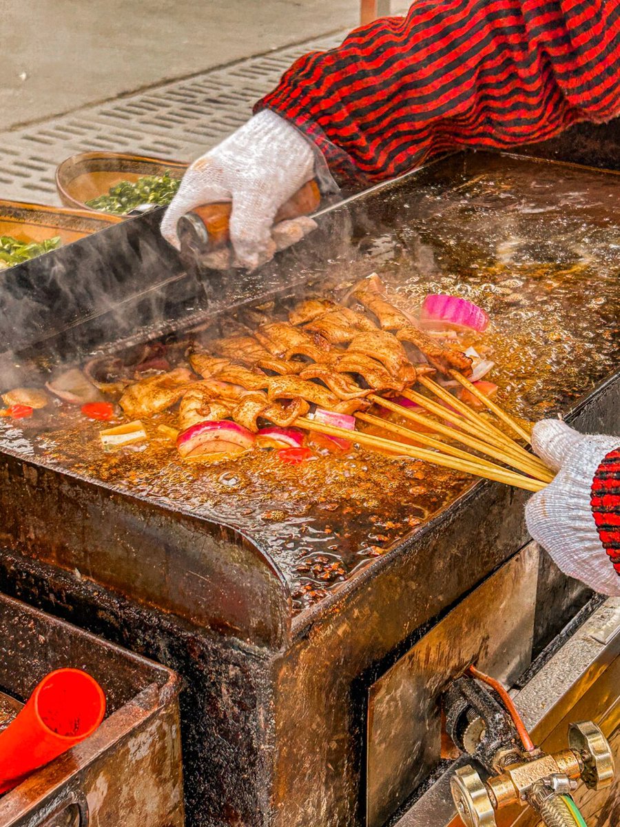 lhawth's tweet photo. [Craving late-night snacks This crispy fried squid with spicy sauce by the street is my go-to!  Perfect for a warm fall evening]， https://t.co/Y4w399Fs44