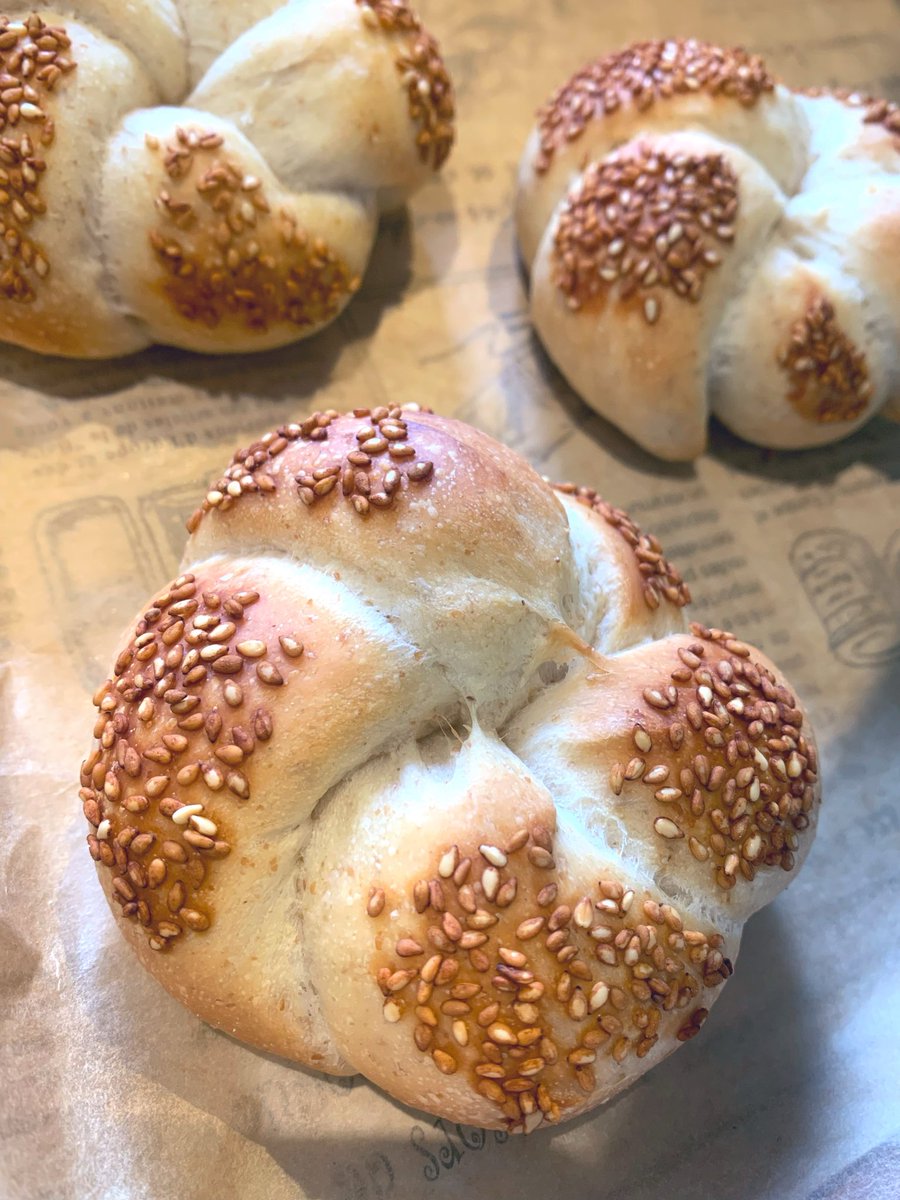 RainbowBreadDay's tweet photo. 焼きたてパン並んでます✨

🍞カンパーニュ
🌾ライ麦くるみパン
🥖カイザーゼンメル
🍈メロンパン
🥧いちじくパイ

本日もお待ちしております☺️

#飯能 #名栗 #ベーカリー #パン屋 #天然酵母パン https://t.co/N0RzuSQ1US