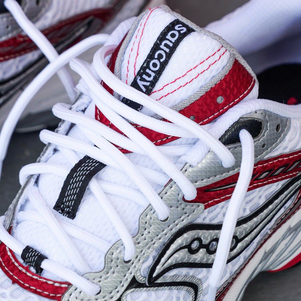 JustFreshKicks's tweet photo. Saucony Progrid Ride 1 "Racing Red" 

https://t.co/YnQGVHHUKm https://t.co/Chevnl8EvI
