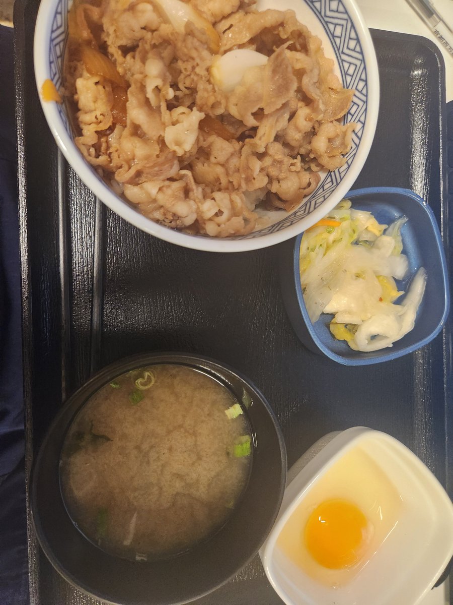 pleaseplease31's tweet photo. 牛丼はこうして食べるのが一番おいしいです https://t.co/P6Bfw8ZnUe
